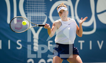 2021-08-27 - Elina Svitolina of the Ukraine in action during the semi-final of the 2021 WTA Chicago Womens Open WTA 250 tennis tournament against Rebecca Peterson of Sweden on August 27, 2021 in Chicago, United States - Photo Rob Prange / Spain DPPI / DPPI - 2021 WTA CHICAGO WOMENS OPEN WTA 250 TENNIS TOURNAMENT - INTERNATIONALS - TENNIS