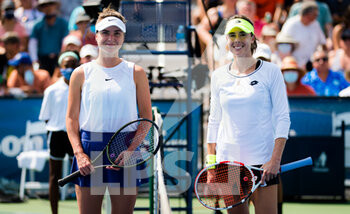 2021-08-28 - Elina Svitolina of Ukraine & Alize Cornet of France before the final of the 2021 WTA Chicago Womens Open WTA 250 tennis tournament on August 28, 2021 in Chicago, United States - Photo Rob Prange / Spain DPPI / DPPI - 2021 WTA CHICAGO WOMENS OPEN WTA 250 TENNIS TOURNAMENT - INTERNATIONALS - TENNIS