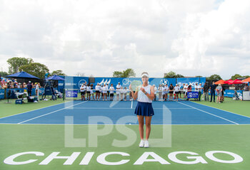 2021-08-28 - Elina Svitolina of the Ukraine with her champions trophy after the final of the 2021 WTA Chicago Womens Open WTA 250 tennis tournament on August 28, 2021 in Chicago, United States - Photo Rob Prange / Spain DPPI / DPPI - 2021 WTA CHICAGO WOMENS OPEN WTA 250 TENNIS TOURNAMENT - INTERNATIONALS - TENNIS