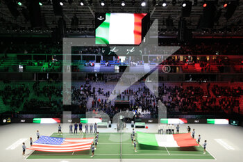 2021-11-26 - Teams during the national anthems - DAVIS CUP FINALS 2021 - STAGE GROUP E - ITALY VS USA - INTERNATIONALS - TENNIS
