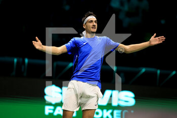 2021-11-26 - Lorenzo Sonego (Italy) celebrates the victory of the match against Reilly Opelka (USA) - DAVIS CUP FINALS 2021 - STAGE GROUP E - ITALY VS USA - INTERNATIONALS - TENNIS