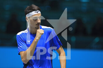 2021-11-27 - Lorenzo Sonego (Italy) celebrates during the match against Nicolás Mejía (Colombia) - DAVIS CUP FINALS 2021 - ITALY VS COLOMBIA - INTERNATIONALS - TENNIS