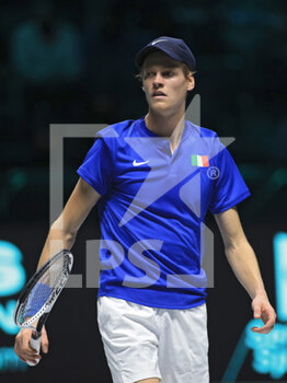 2021-11-27 - Jannik Sinner (Italy) during the match against Daniel Elahi Galán (Colombia) - DAVIS CUP FINALS 2021 - ITALY VS COLOMBIA - INTERNATIONALS - TENNIS