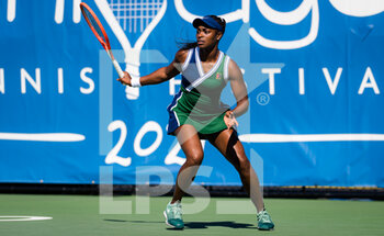 2021-09-27 - Sloane Stephens of the United States in action during the first round of the 2021 Chicago Fall Tennis Classic WTA 500 tennis tournament against Tamara Zidansek of Slovenia on September 28, 2021 in Chicago, USA - 2021 CHICAGO FALL TENNIS CLASSIC, WTA 500 TENNIS TOURNAMENT - INTERNATIONALS - TENNIS