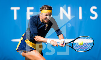 2021-09-27 - Victoria Azarenka of Belarus in action during the first round of the 2021 Chicago Fall Tennis Classic WTA 500 tennis tournament against Shuai Zhang of China on September 28, 2021 in Chicago, USA - 2021 CHICAGO FALL TENNIS CLASSIC, WTA 500 TENNIS TOURNAMENT - INTERNATIONALS - TENNIS