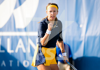 2021-09-29 - Victoria Azarenka of Belarus in action during the second round of the 2021 Chicago Fall Tennis Classic WTA 500 tennis tournament against Hailey Baptiste of the United States on September 29, 2021 in Chicago, USA - 2021 CHICAGO FALL TENNIS CLASSIC WTA 500 TENNIS TOURNAMENT - INTERNATIONALS - TENNIS