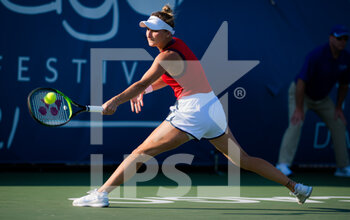 2021-10-01 - Marketa Vondrousova of the Czech Republic in action during the quarter-final of the 2021 Chicago Fall Tennis Classic WTA 500 tennis tournament against Danielle Collins of the United States on October 1, 2021 in Chicago, USA - 2021 CHICAGO FALL TENNIS CLASSIC WTA 500 TENNIS TOURNAMENT - INTERNATIONALS - TENNIS