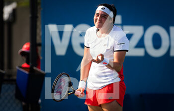 2021-10-01 - Ons Jabeur of Tunisia in action during the quarter-final of the 2021 Chicago Fall Tennis Classic WTA 500 tennis tournament against Elina Svitolina of Ukraine on October 1, 2021 in Chicago, USA - 2021 CHICAGO FALL TENNIS CLASSIC WTA 500 TENNIS TOURNAMENT - INTERNATIONALS - TENNIS