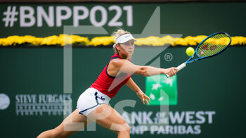 2021-10-06 - Marta Kostyuk of Ukraine in action during the first round of the 2021 BNP Paribas Open WTA 1000 tennis tournament against Shuai Zhang of China on October 6, 2021 at Indian Wells Tennis Garden in Indian Wells, United States - 2021 BNP PARIBAS OPEN WTA 1000 TENNIS TOURNAMENT - INTERNATIONALS - TENNIS