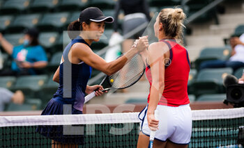 2021-10-06 - Shuai Zhang of China & Marta Kostyuk of Ukraine in action during the first round of the 2021 BNP Paribas Open WTA 1000 tennis tournament on October 6, 2021 at Indian Wells Tennis Garden in Indian Wells, United States - 2021 BNP PARIBAS OPEN WTA 1000 TENNIS TOURNAMENT - INTERNATIONALS - TENNIS