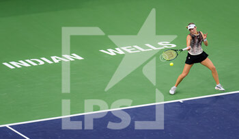 2021-10-06 - Katie Volynets of the United States in action during the first round of the 2021 BNP Paribas Open WTA 1000 tennis tournament against Petra Martic of Croatia on October 6, 2021 at Indian Wells Tennis Garden in Indian Wells, United States - 2021 BNP PARIBAS OPEN WTA 1000 TENNIS TOURNAMENT - INTERNATIONALS - TENNIS