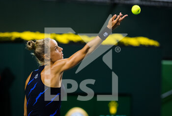2021-10-06 - Arantxa Rus of the Netherlands in action during the first round of the 2021 BNP Paribas Open WTA 1000 tennis tournament against Alycia Parks of the United States on October 6, 2021 at Indian Wells Tennis Garden in Indian Wells, United States - 2021 BNP PARIBAS OPEN WTA 1000 TENNIS TOURNAMENT - INTERNATIONALS - TENNIS