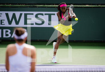 2021-10-06 - Cori Gauff of the United States playing doubles at the 2021 BNP Paribas Open WTA 1000 tennis tournament on October 7, 2021 at Indian Wells Tennis Garden in Indian Wells, United States - 2021 BNP PARIBAS OPEN WTA 1000 TENNIS TOURNAMENT - INTERNATIONALS - TENNIS
