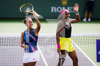 2021-10-06 - Cori Gauff of the United States & Leylah Fernandez of Canada playing doubles at the 2021 BNP Paribas Open WTA 1000 tennis tournament on October 7, 2021 at Indian Wells Tennis Garden in Indian Wells, United States - 2021 BNP PARIBAS OPEN WTA 1000 TENNIS TOURNAMENT - INTERNATIONALS - TENNIS