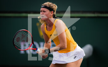 2021-10-06 - Marie Bouzkova of the Czech Republic in action during the first round of the 2021 BNP Paribas Open WTA 1000 tennis tournament against Martina Trevisan of Italy on October 7, 2021 at Indian Wells Tennis Garden in Indian Wells, United States - 2021 BNP PARIBAS OPEN WTA 1000 TENNIS TOURNAMENT - INTERNATIONALS - TENNIS