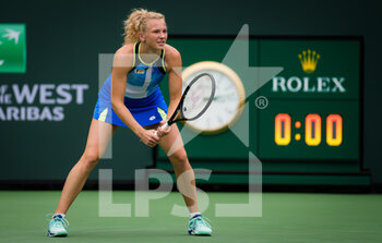 2021-10-06 - Katerina Siniakova of the Czech Republic in action during the first round of the 2021 BNP Paribas Open WTA 1000 tennis tournament against Kim Clijsters of Belgium on October 7, 2021 at Indian Wells Tennis Garden in Indian Wells, United States - 2021 BNP PARIBAS OPEN WTA 1000 TENNIS TOURNAMENT - INTERNATIONALS - TENNIS