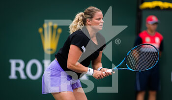 2021-10-06 - Kim Clijsters of Belgium in action during the first round of the 2021 BNP Paribas Open WTA 1000 tennis tournament against Katerina Siniakova of the Czech Republic on October 7, 2021 at Indian Wells Tennis Garden in Indian Wells, United States - 2021 BNP PARIBAS OPEN WTA 1000 TENNIS TOURNAMENT - INTERNATIONALS - TENNIS