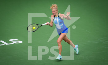 2021-10-06 - Katerina Siniakova of the Czech Republic in action during the first round of the 2021 BNP Paribas Open WTA 1000 tennis tournament against Kim Clijsters of Belgium on October 7, 2021 at Indian Wells Tennis Garden in Indian Wells, United States - 2021 BNP PARIBAS OPEN WTA 1000 TENNIS TOURNAMENT - INTERNATIONALS - TENNIS