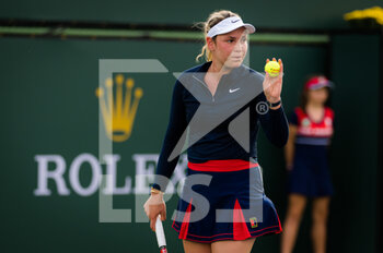 2021-10-06 - Donna Vekic of Croatia in action during the first round of the 2021 BNP Paribas Open WTA 1000 tennis tournament against Astra Sharma of Australia on October 7, 2021 at Indian Wells Tennis Garden in Indian Wells, United States - 2021 BNP PARIBAS OPEN WTA 1000 TENNIS TOURNAMENT - INTERNATIONALS - TENNIS