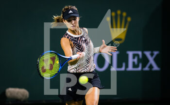 2021-10-06 - Anna Kalinskaya of Russia in action during the first round of the 2021 BNP Paribas Open WTA 1000 tennis tournament against Claire Liu of the United States on October 7, 2021 at Indian Wells Tennis Garden in Indian Wells, United States - 2021 BNP PARIBAS OPEN WTA 1000 TENNIS TOURNAMENT - INTERNATIONALS - TENNIS