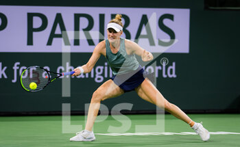 2021-10-06 - Alison Riske of the United States in action during the first round of the 2021 BNP Paribas Open WTA 1000 tennis tournament against En-shuo Liang of Chinese Taipeh on October 7, 2021 at Indian Wells Tennis Garden in Indian Wells, United States - 2021 BNP PARIBAS OPEN WTA 1000 TENNIS TOURNAMENT - INTERNATIONALS - TENNIS