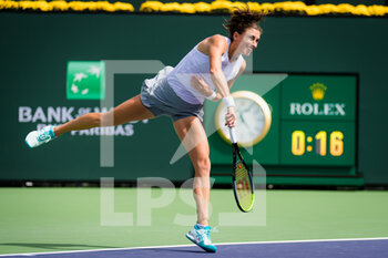 2021-10-08 - Petra Martic of Croatia in action during the second round of the 2021 BNP Paribas Open WTA 1000 tennis tournament against Iga Swiatek of Poland on October 8, 2021 at Indian Wells Tennis Garden in Indian Wells, United States - 2021 BNP PARIBAS OPEN WTA 1000 TENNIS TOURNAMENT - INTERNATIONALS - TENNIS