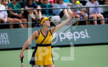 2021-10-08 - Elina Svitolina of Ukraine in action during the second round of the 2021 BNP Paribas Open WTA 1000 tennis tournament against Tereza Martincova of the Czech Republic on October 8, 2021 at Indian Wells Tennis Garden in Indian Wells, United States - 2021 BNP PARIBAS OPEN WTA 1000 TENNIS TOURNAMENT - INTERNATIONALS - TENNIS