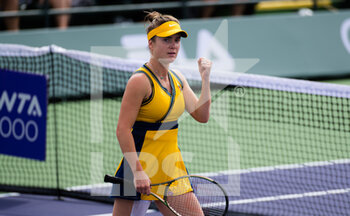 2021-10-08 - Elina Svitolina of Ukraine in action during the second round of the 2021 BNP Paribas Open WTA 1000 tennis tournament against Tereza Martincova of the Czech Republic on October 8, 2021 at Indian Wells Tennis Garden in Indian Wells, United States - 2021 BNP PARIBAS OPEN WTA 1000 TENNIS TOURNAMENT - INTERNATIONALS - TENNIS