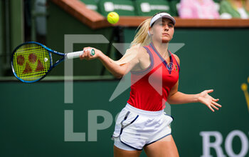 2021-10-08 - Marta Kostyuk of Ukraine in action during the second round of the 2021 BNP Paribas Open WTA 1000 tennis tournament against Simona Halep of Romania on October 8, 2021 at Indian Wells Tennis Garden in Indian Wells, United States - 2021 BNP PARIBAS OPEN WTA 1000 TENNIS TOURNAMENT - INTERNATIONALS - TENNIS