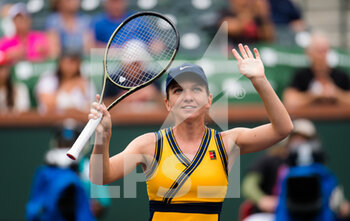 2021-10-08 - Simona Halep of Romania in action during the second round of the 2021 BNP Paribas Open WTA 1000 tennis tournament against Marta Kostyuk of Ukraine on October 8, 2021 at Indian Wells Tennis Garden in Indian Wells, United States - 2021 BNP PARIBAS OPEN WTA 1000 TENNIS TOURNAMENT - INTERNATIONALS - TENNIS