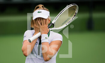 2021-10-08 - Jil Teichmann of Switzerland in action during the second round of the 2021 BNP Paribas Open WTA 1000 tennis tournament against Irina-Camlia Begu of Romania on October 8, 2021 at Indian Wells Tennis Garden in Indian Wells, United States - 2021 BNP PARIBAS OPEN WTA 1000 TENNIS TOURNAMENT - INTERNATIONALS - TENNIS