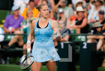2021-10-08 - Shelby Rogers of the United States in action during the second round of the 2021 BNP Paribas Open WTA 1000 tennis tournament on October 8, 2021 at Indian Wells Tennis Garden in Indian Wells, United States - 2021 BNP PARIBAS OPEN WTA 1000 TENNIS TOURNAMENT - INTERNATIONALS - TENNIS