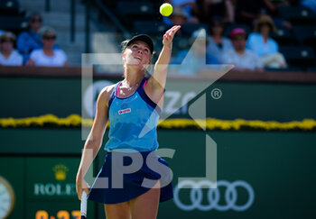 2021-10-08 - Magdalena Frech of Poland in action during the second round at the 2021 BNP Paribas Open WTA 1000 tennis tournament against Karolina Pliskova of the Czech Republic on October 9, 2021 at Indian Wells Tennis Garden in Indian Wells, United States - 2021 BNP PARIBAS OPEN WTA 1000 TENNIS TOURNAMENT - INTERNATIONALS - TENNIS