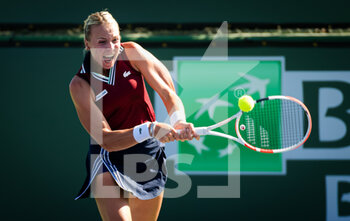 2021-10-08 - Anett Kontaveit of Estonia in action during the second round at the 2021 BNP Paribas Open WTA 1000 tennis tournament against Martina Trevisan of Italy on October 9, 2021 at Indian Wells Tennis Garden in Indian Wells, United States - 2021 BNP PARIBAS OPEN WTA 1000 TENNIS TOURNAMENT - INTERNATIONALS - TENNIS