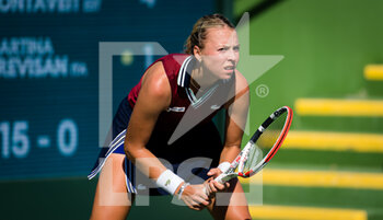 2021-10-08 - Anett Kontaveit of Estonia in action during the second round at the 2021 BNP Paribas Open WTA 1000 tennis tournament against Martina Trevisan of Italy on October 9, 2021 at Indian Wells Tennis Garden in Indian Wells, United States - 2021 BNP PARIBAS OPEN WTA 1000 TENNIS TOURNAMENT - INTERNATIONALS - TENNIS