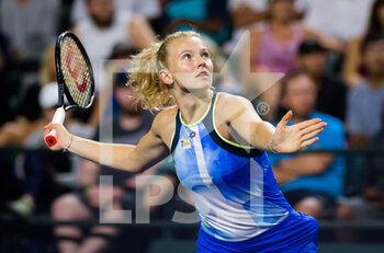 2021-10-08 - Katerina Siniakova of the Czech Republic in action during the second round at the 2021 BNP Paribas Open WTA 1000 tennis tournament against Angelique Kerber of Germany on October 9, 2021 at Indian Wells Tennis Garden in Indian Wells, United States - 2021 BNP PARIBAS OPEN WTA 1000 TENNIS TOURNAMENT - INTERNATIONALS - TENNIS
