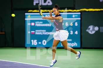 2021-10-09 - Leylah Fernandez of Canada in action during the third round at the 2021 BNP Paribas Open WTA 1000 tennis tournament against Anastasia Pavlyuchenkova of Russia on October 10, 2021 at Indian Wells Tennis Garden in Indian Wells, United States - 2021 BNP PARIBAS OPEN WTA 1000 TENNIS TOURNAMENT - INTERNATIONALS - TENNIS