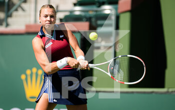 2021-10-09 - Anett Kontaveit of Estonia in action during the third round at the 2021 BNP Paribas Open WTA 1000 tennis tournament against Bianca Andreescu of Canada on October 11, 2021 at Indian Wells Tennis Garden in Indian Wells, United States - 2021 BNP PARIBAS OPEN WTA 1000 TENNIS TOURNAMENT - INTERNATIONALS - TENNIS