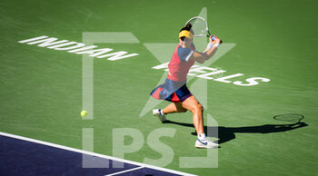 2021-10-09 - Bianca Andreescu of Canada in action during the third round at the 2021 BNP Paribas Open WTA 1000 tennis tournament against Anett Kontaveit of Estonia on October 11, 2021 at Indian Wells Tennis Garden in Indian Wells, United States - 2021 BNP PARIBAS OPEN WTA 1000 TENNIS TOURNAMENT - INTERNATIONALS - TENNIS