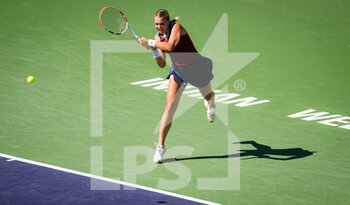 2021-10-09 - Anett Kontaveit of Estonia in action during the third round at the 2021 BNP Paribas Open WTA 1000 tennis tournament against Bianca Andreescu of Canada on October 11, 2021 at Indian Wells Tennis Garden in Indian Wells, United States - 2021 BNP PARIBAS OPEN WTA 1000 TENNIS TOURNAMENT - INTERNATIONALS - TENNIS