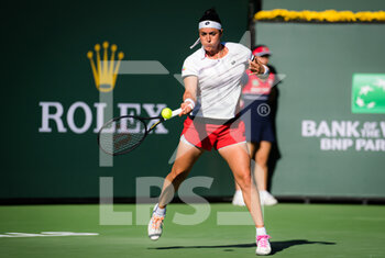 2021-10-09 - Ons Jabeur of Tunisia in action during the third round at the 2021 BNP Paribas Open WTA 1000 tennis tournament against Danielle Collins of the United States on October 11, 2021 at Indian Wells Tennis Garden in Indian Wells, United States - 2021 BNP PARIBAS OPEN WTA 1000 TENNIS TOURNAMENT - INTERNATIONALS - TENNIS