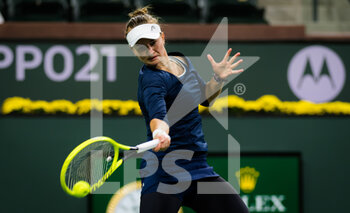 2021-10-09 - Barbora Krejcikova of the Czech Republic in action during the third round at the 2021 BNP Paribas Open WTA 1000 tennis tournament against Amanda Anisimova of the United States on October 11, 2021 at Indian Wells Tennis Garden in Indian Wells, United States - 2021 BNP PARIBAS OPEN WTA 1000 TENNIS TOURNAMENT - INTERNATIONALS - TENNIS