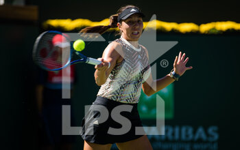 2021-10-12 - Jessica Pegula of the United States in action during the fourth round at the 2021 BNP Paribas Open WTA 1000 tennis tournament against Elina Svitolina of Ukraine on October 12, 2021 at Indian Wells Tennis Garden in Indian Wells, United States - 2021 BNP PARIBAS OPEN WTA 1000 TENNIS TOURNAMENT - INTERNATIONALS - TENNIS