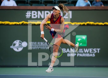 2021-10-12 - Paula Badosa of Spain in action during the fourth round at the 2021 BNP Paribas Open WTA 1000 tennis tournament against Barbora Krejcikova of the Czech Republic on October 12, 2021 at Indian Wells Tennis Garden in Indian Wells, United States - 2021 BNP PARIBAS OPEN WTA 1000 TENNIS TOURNAMENT - INTERNATIONALS - TENNIS