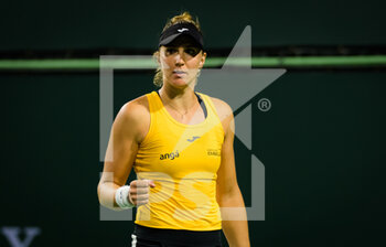 2021-10-12 - Beatriz Haddad Maia of Brazil in action during the fourth round at the 2021 BNP Paribas Open WTA 1000 tennis tournament against Anett Kontaveit of Estonia on October 12, 2021 at Indian Wells Tennis Garden in Indian Wells, United States - 2021 BNP PARIBAS OPEN WTA 1000 TENNIS TOURNAMENT - INTERNATIONALS - TENNIS