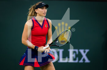 2021-10-14 - Paula Badosa of Spain in action during the quarter-final at the 2021 BNP Paribas Open WTA 1000 tennis tournament against Angelique Kerber of Germany on October 14, 2021 at Indian Wells Tennis Garden in Indian Wells, United States - 2021 BNP PARIBAS OPEN WTA 1000 TENNIS TOURNAMENT - INTERNATIONALS - TENNIS