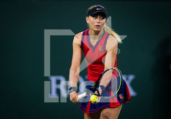 2021-10-14 - Paula Badosa of Spain in action during the quarter-final at the 2021 BNP Paribas Open WTA 1000 tennis tournament against Angelique Kerber of Germany on October 14, 2021 at Indian Wells Tennis Garden in Indian Wells, United States - 2021 BNP PARIBAS OPEN WTA 1000 TENNIS TOURNAMENT - INTERNATIONALS - TENNIS