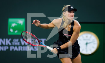 2021-10-14 - Angelique Kerber of Germany in action during the quarter-final at the 2021 BNP Paribas Open WTA 1000 tennis tournament against Paula Badosa of Spain on October 14, 2021 at Indian Wells Tennis Garden in Indian Wells, United States - 2021 BNP PARIBAS OPEN WTA 1000 TENNIS TOURNAMENT - INTERNATIONALS - TENNIS