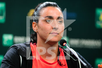 2021-10-14 - Ons Jabeur of Tunisia talks to the media after the quarter-final at the 2021 BNP Paribas Open WTA 1000 tennis tournament on October 14, 2021 at Indian Wells Tennis Garden in Indian Wells, United States - 2021 BNP PARIBAS OPEN WTA 1000 TENNIS TOURNAMENT - INTERNATIONALS - TENNIS