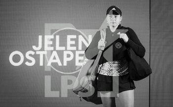 2021-10-15 - Jelena Ostapenko of Latvia in action during the semi-final of the 2021 BNP Paribas Open WTA 1000 tennis tournament against Victoria Azarenka of Belarus on October 15, 2021 at Indian Wells Tennis Garden in Indian Wells, United States - 2021 BNP PARIBAS OPEN WTA 1000 TENNIS TOURNAMENT - INTERNATIONALS - TENNIS